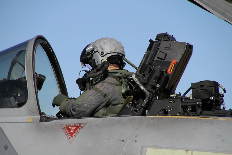 Los pilotos espa�oles, en este caso de Eurofighter, son de los m�s experimentados de la OTAN. (foto Julio Ma�z)